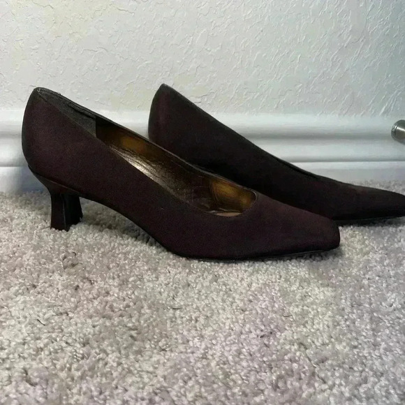 Stuart Weitzman Vintage Square Toe Brown Silk Canvas Heel Pumps - Picture 2 of 6
